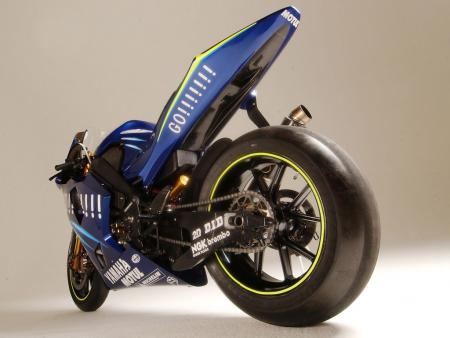 � Moto � par lunala