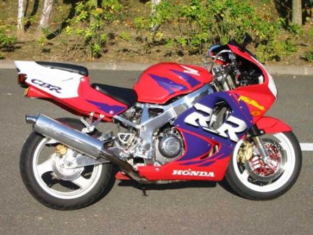 � 900 CBR � par lunala