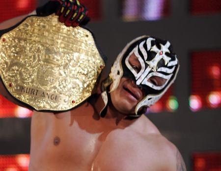 � REY MYSTERIO JUNIOR AVEC LE TITRE SMACKDOWN � par tousports