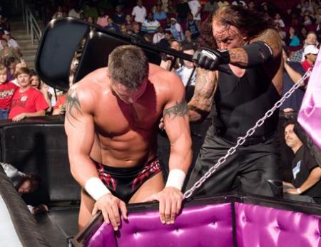 � Undertaker vs Randy Orton match du cerceuil � par tousports