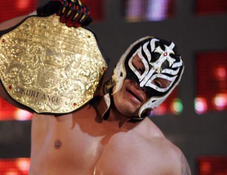 http://www.vip-blog.com/medias/0907/dimadima-raja-vip-blog-com-338004ReyMysterio_WWEChamp.jpg