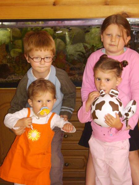 Ma ni&egrave;ce Mathilde avec ses soeurs Laura et Eloise et son cousin S&eacute;bastien