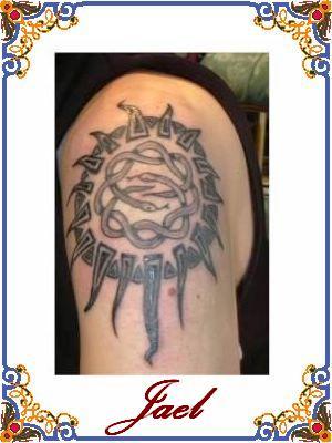 soleil tribal avec serpent