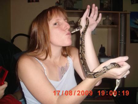 moi avec ma passion les serpent j'aime pos&eacute; avec eux !!! 