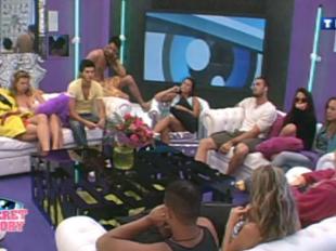 Secret Story 3 : Nicolas r&eacute;v&egrave;le qu'il est h&eacute;t&eacute;ro... et Didier se rapproche dangereusement de FX ! Regardez !