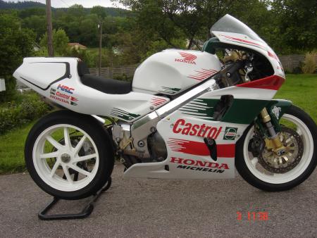 HONDA RC45 CASTROL