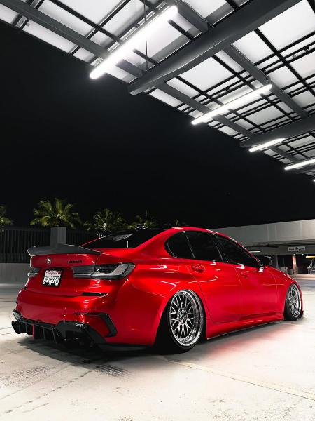 B M W