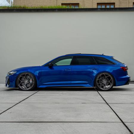 Shiny blue RS6 C8