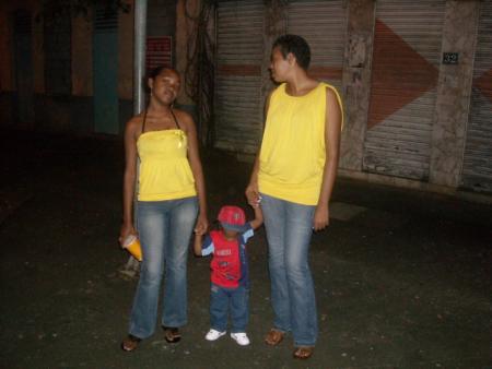 CHARLENE   BRYAN ET JOCELINE PRES DU SNACK ELISER