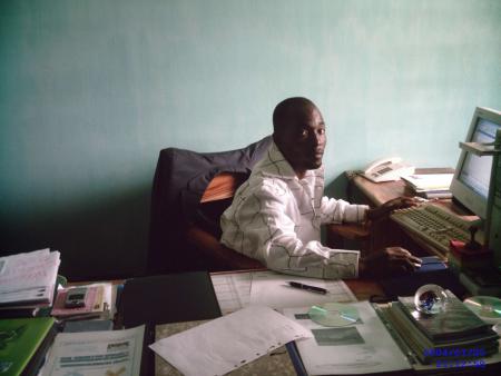 JOHN TUATO AU BUREAU