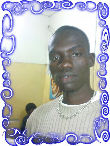 c'est momar il est tres cool ce gos