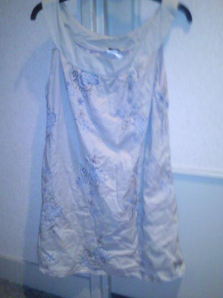 tunique beige tres jolie avec des motifs