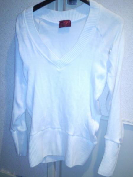 pull col V blanc cass&eacute;