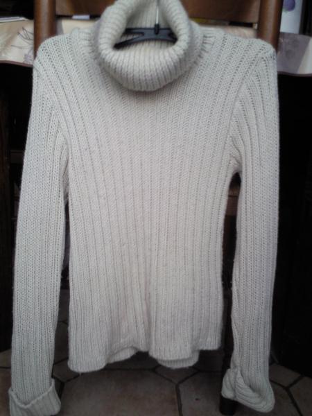 pull beige a col roul&eacute;