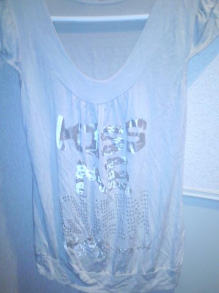tee shirt beige a manche courte avec motifs