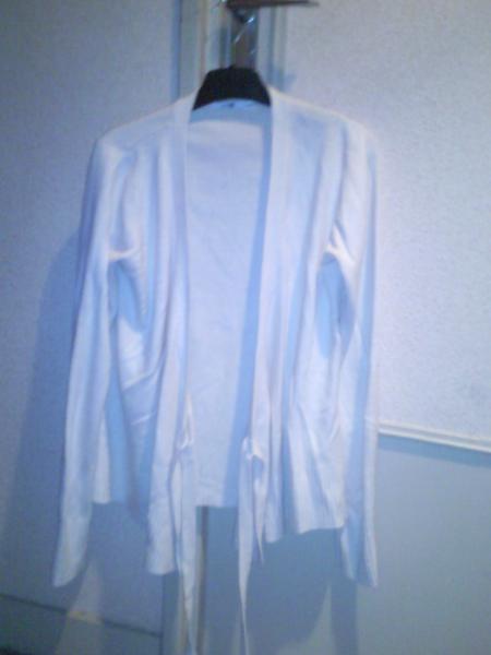 gilet blanc cass&eacute;
