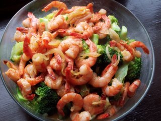 crevettes saut&eacute;es aux brocolis