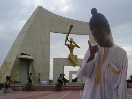 C moi Moutalibe Bousso, a La Porte du Mill&eacute;naire